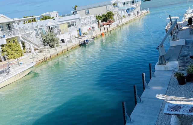 Mini lobster available! Open Water View from porch , dock, bikes, kayaks