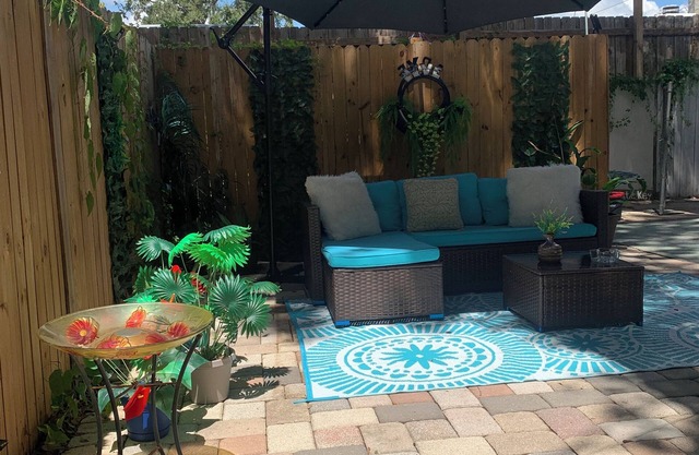 Mini Studio: 10 min/Siesta Key, private entrance. Pet Friendly