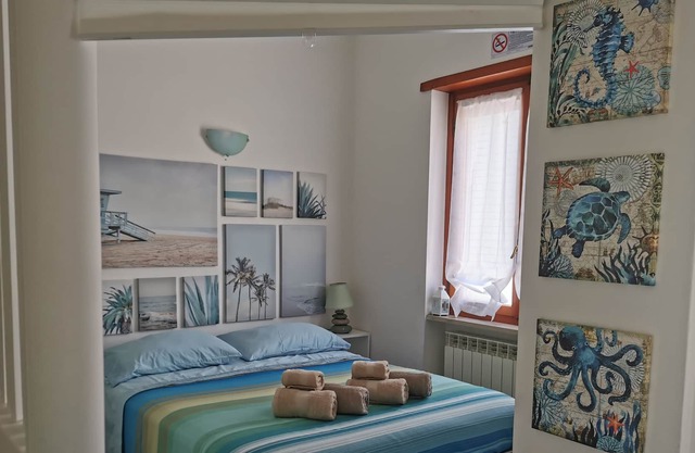 Mini two-rooms apartment near the beach with parking space