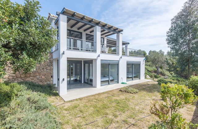 Minimal Maisonette In Porto Cheli