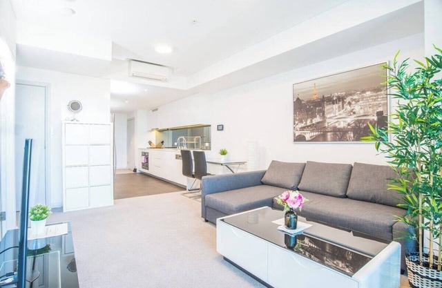 Minimalism modern 1bdr apt waterview P Coles