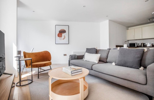 Minimalist 2 BR in Old Street, nr bars and restaurants by Blueground
