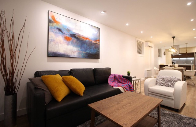 Minimalist-Contemporary 2-bedroom Rosemont.