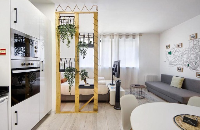Minimalist Studio City Centre