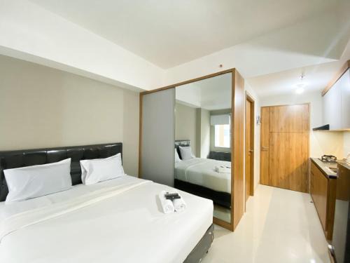 Minimalist Studio Room Gateway Park LRT City Jatibening Apartment By Travelio