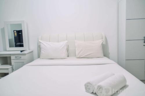 Minimalist Studio Room at Urbantown Serpong Apartment By Travelio