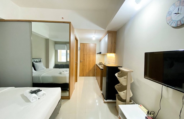 Minimalist Studio Room LRT City Jatibening Apartment