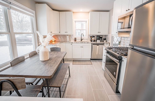 MINNeSTAY* Contempo Cottage