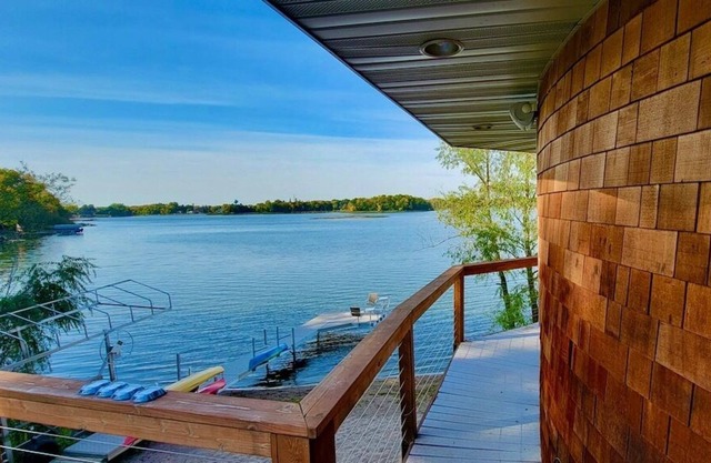 MINNESTAY * Square Bed ~ Round House | Private Beach, Lakefront, Unique Stay