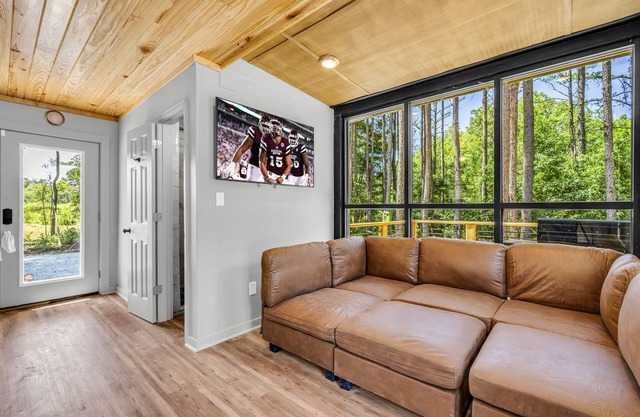 Mins from Campus | Private | Grill Deck