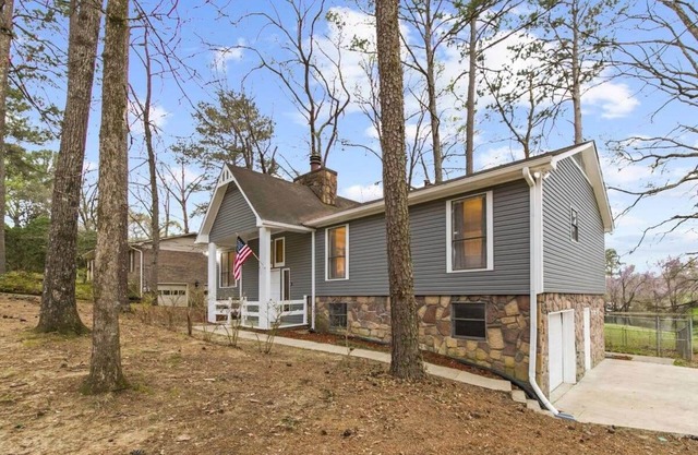 Mins to Airport-Pool- Lake View-Newly Renovated!