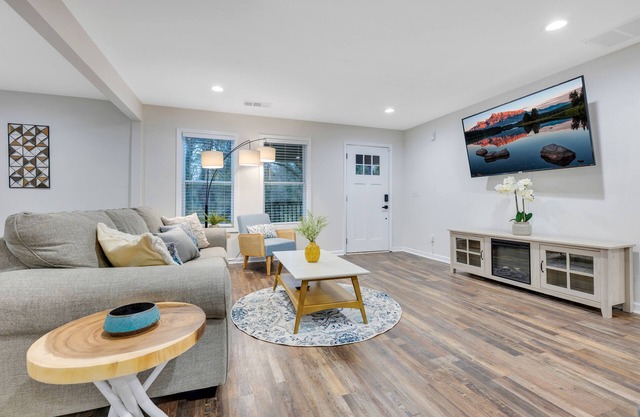 Mins to Downtown Peaceful and Private large ATL wooded retreat