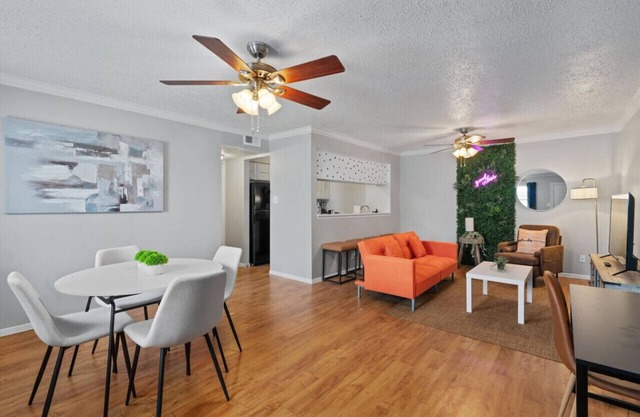 Mins to Downtown ~ Stunning Austin Haven ~ Pool