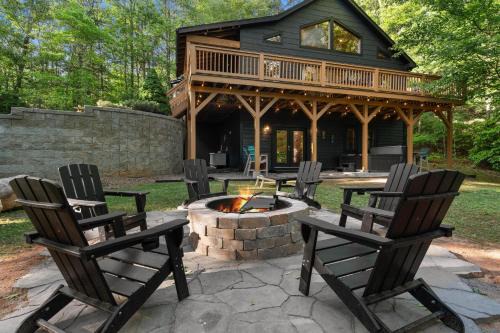 Mins To Highlands Hot Tub, Fire Pit, Game Room