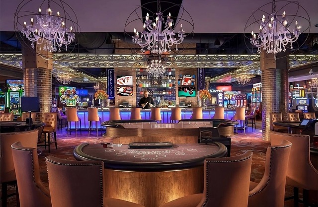 Minutes Away from Shark Reef Aquarium! Free Parking, Rooftop Pool!