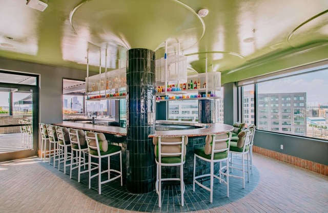 Minutes to Union Station + Kitchen. Bar. Playroom.