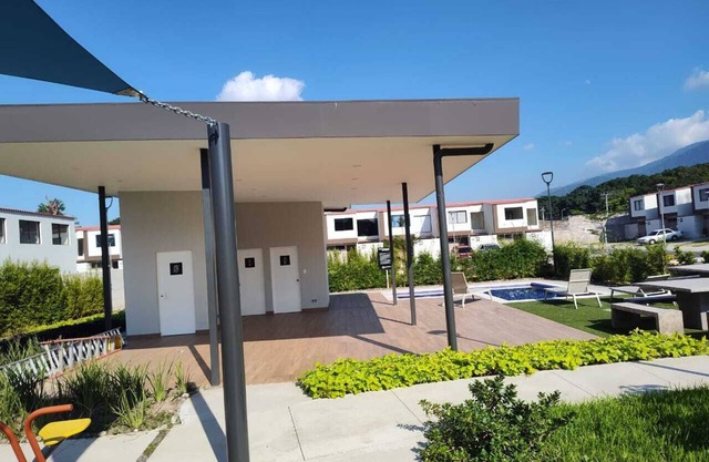Mioss House, San Juan Opico.