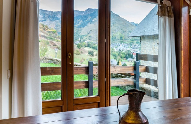 MIRADOR APT IN PLETA DE GESSA. PRIVATE PARKING IN BAQUEIRA.