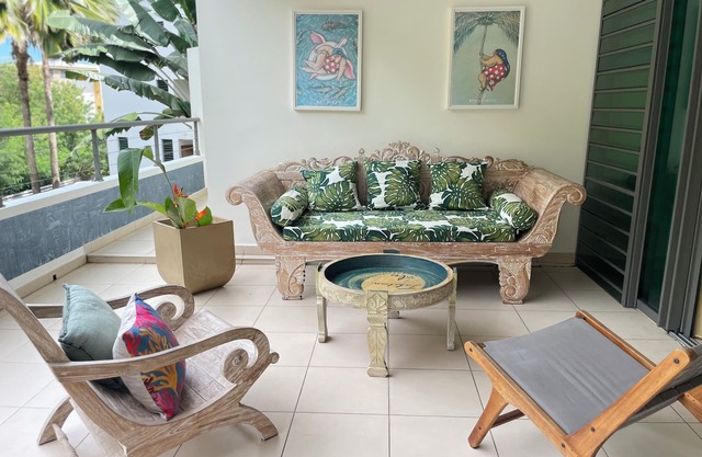 Miri Coconut, 1 bdr flat with pool in a calm area near the sea and town