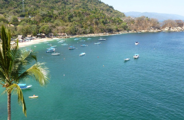 Mismaloya oceanfront condo, beach, pool, tennis court, Jacuzzi and sunsets!