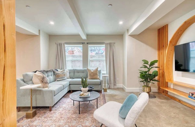 Mississippi Ave Compound | 7BR Sleeps 14