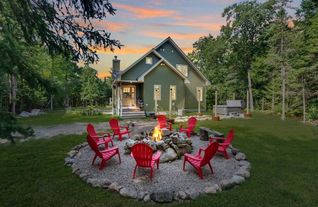 Mitten Pines Cabin | Hot Tub | Fire Pit | Games