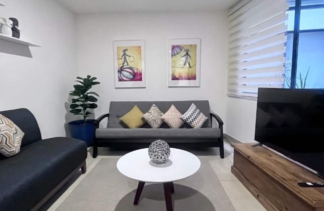 ML002- 2 BR/2 BTH - One Bedroom Apartment, Sleeps 4