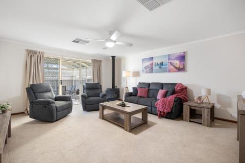 Moana Hideaway - 3BR, BBQ, Parking