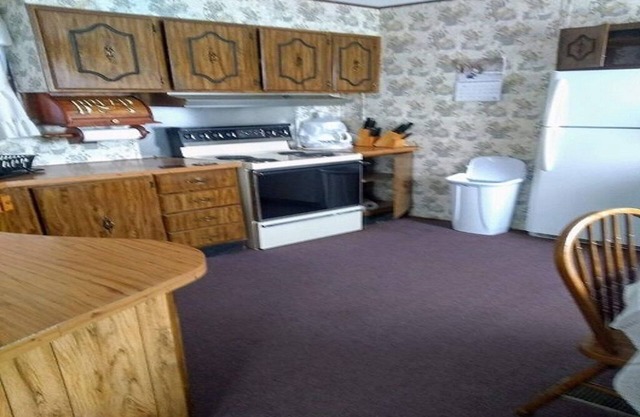Mobil home fully furnished just off the Tennessee river at Paradise Shores.