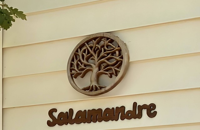 Mobile Home 'Salamandre' with Lake View, Shared Pool and Air Conditioning