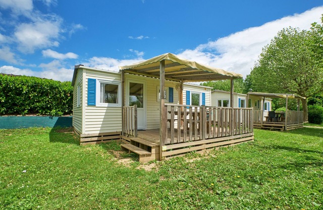 Mobile Home "5 Personnes 209" with Shared Pool & Private Terrace
