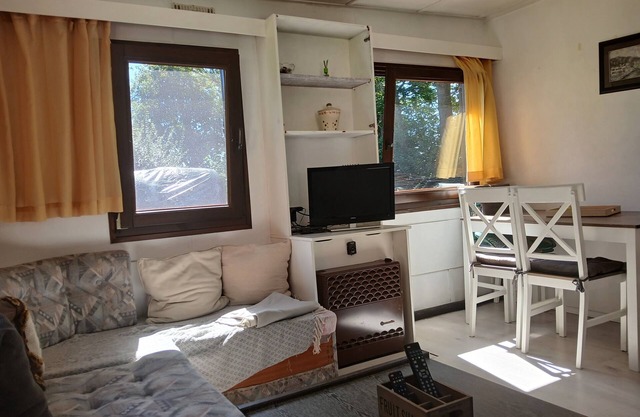 Mobile home on a horse farm in a secluded location - dogs travel free of charge!