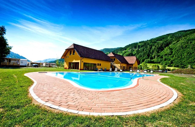 Mobilehome with air conditioning, pool and sauna