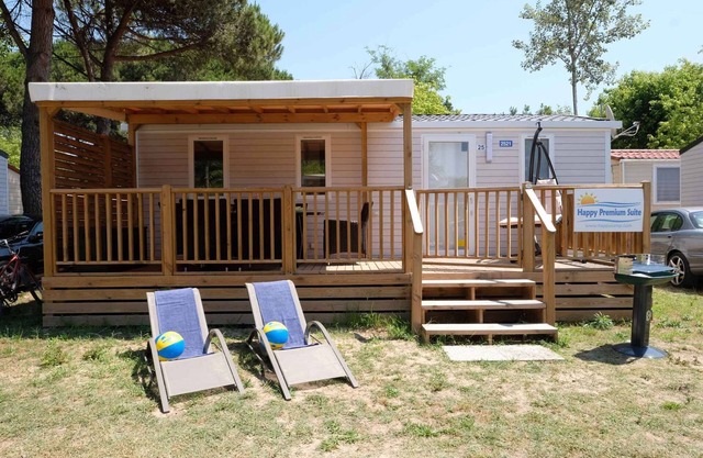 Mobilehome with air conditioning and water park