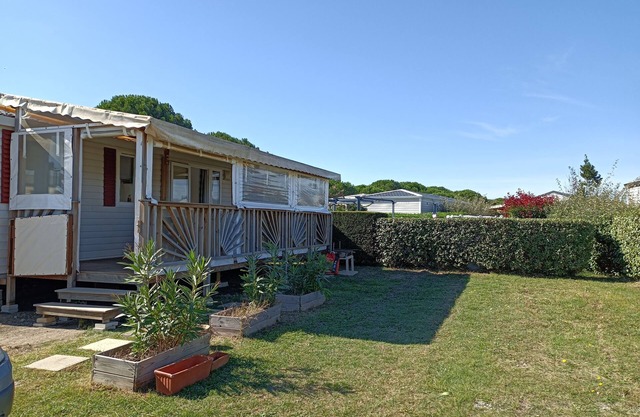 Mobilhome terrace, garden, near Montpellier and the sea in a 4 * campsite