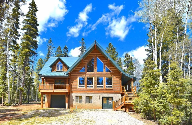 Moccasin Lodge is a Beautiful Family Cabin on a wooded lot with firepit