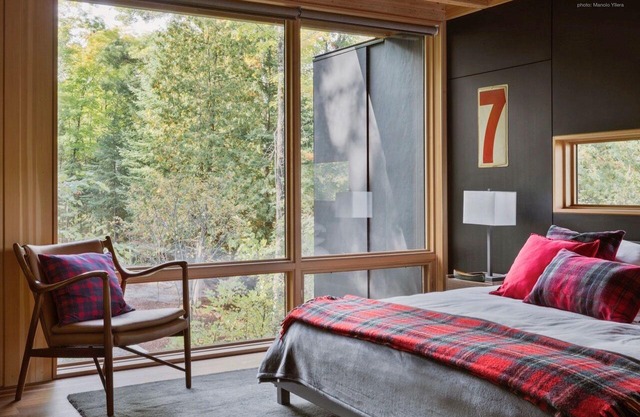 Mod Haliburton Luxury: lakeside architectural gem, w/5 kms private hiking trails