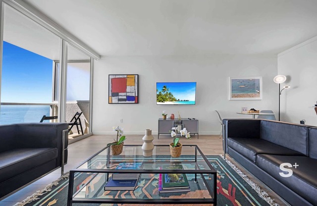 Modern 1-BD Arya Condo | Coconut Grove w/Pool & Parking