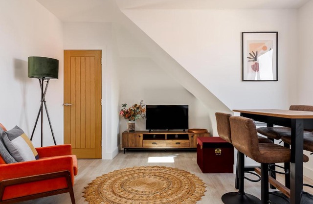 Modern 1 Bed Seaside Apartment