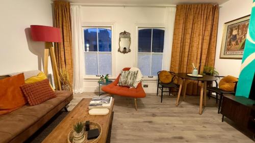 Modern 1 Bed-Theatre, City Stay