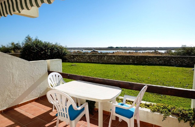 Modern 1 bedroom apartment on the sea front of Cabanas De Tavira