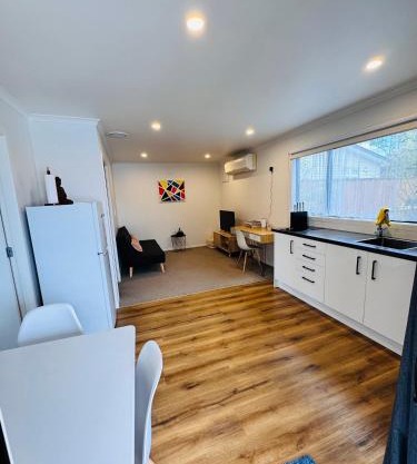 Modern 1 bedroom guest house