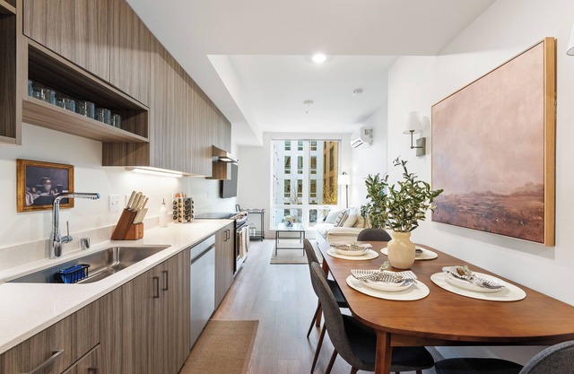Modern 1BD Riverfront - Near Downtown & Attractions!