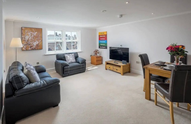 Modern 1BD sleeps 4 Barons Court