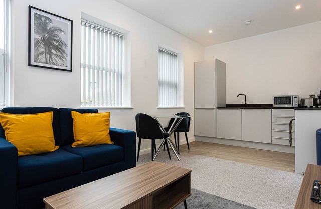 Modern 1BR Bolton Apartment in Central Location