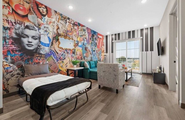 Modern 1BR Getaway – 8min to Downtown & Zoo!