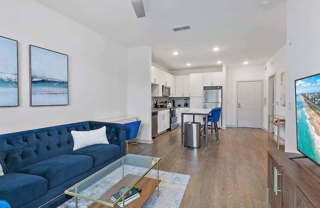 Modern 1BR Retreat with Lake View