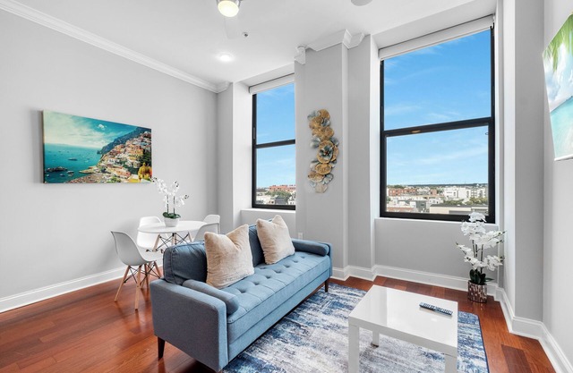 Modern 1BR w/Pool & Gym