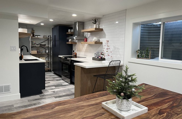 Modern 2-Bdr *New Remodel *25m to Ski and Airport