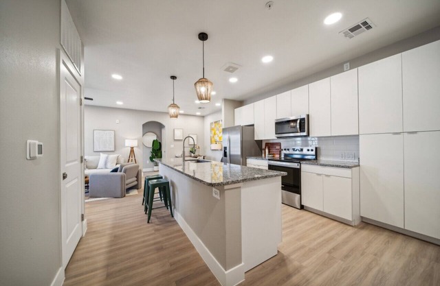 Modern 2-Bed/2-Bath Apartment in 2024 Complex - Owasso, OK